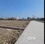 लक्ष्मी मंदिर और ग्राफिक एरा के बराबर से लगा प्लेट