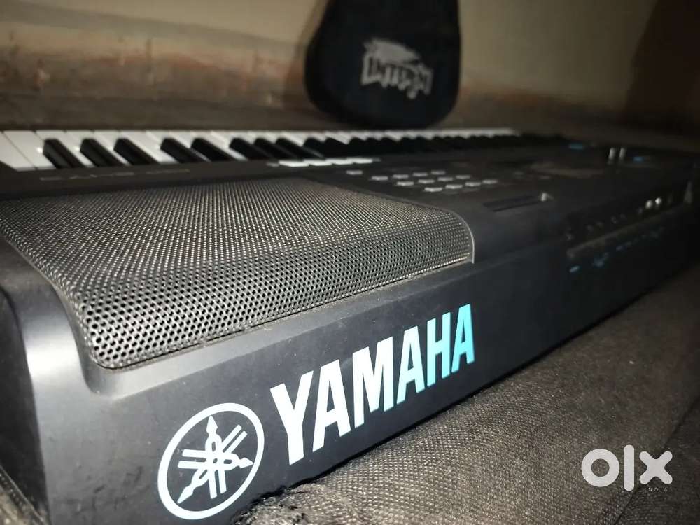 Yahama keyboard psr e373 new condition