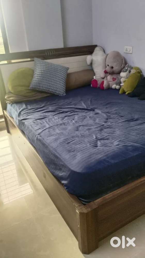 Queen size bed 5*7 feet with mattress