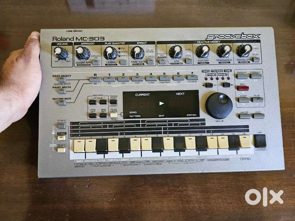 Roland MC-303 Groovebox