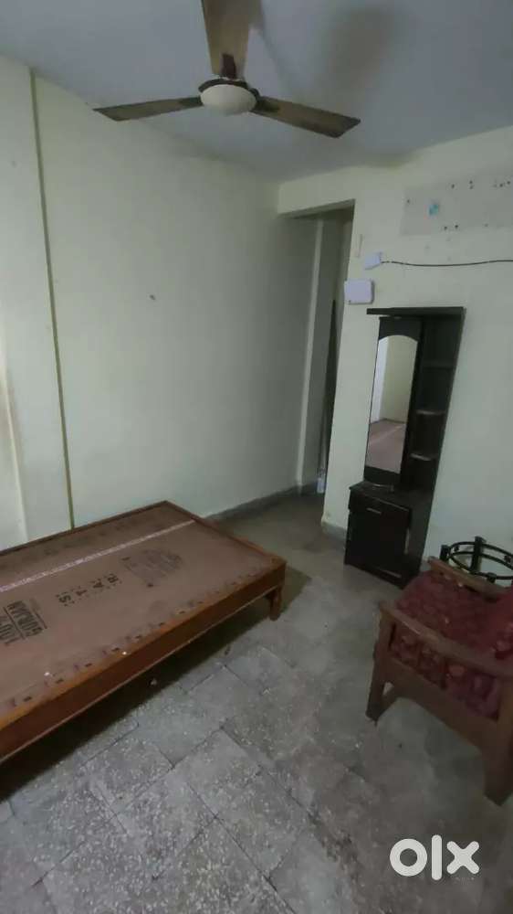 Urgently need of female room partner in sharing