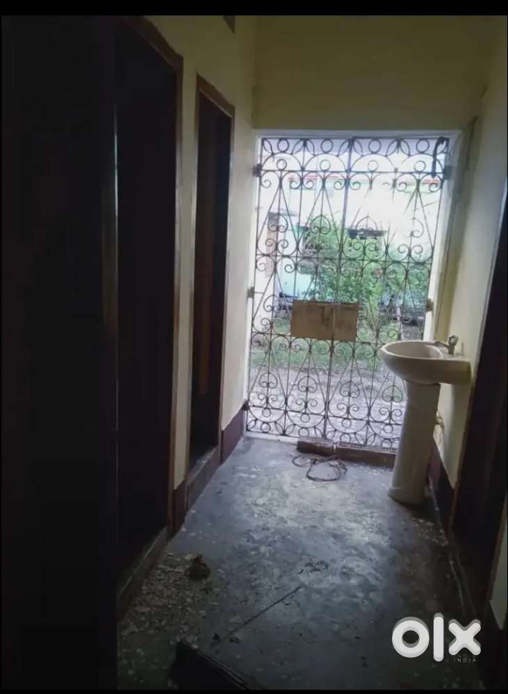 2BHK FLAT FOR RENT in Gannipur, Near Mahindra Service centre.