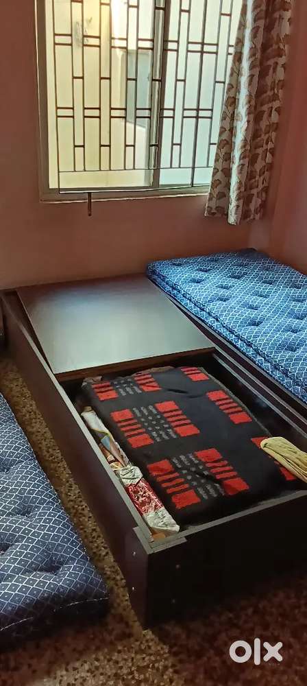 Ghr Khali kr rhe hai bed bachna hai argent 3×6 3×6 /2 bed gade sahit