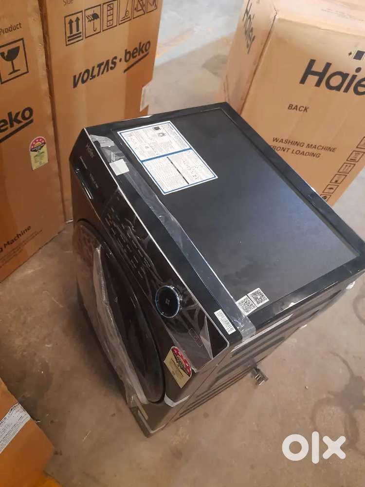 Fridge with minor dent damage brand new Available