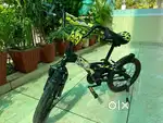 Training wheels, adjustable seat, solid structure