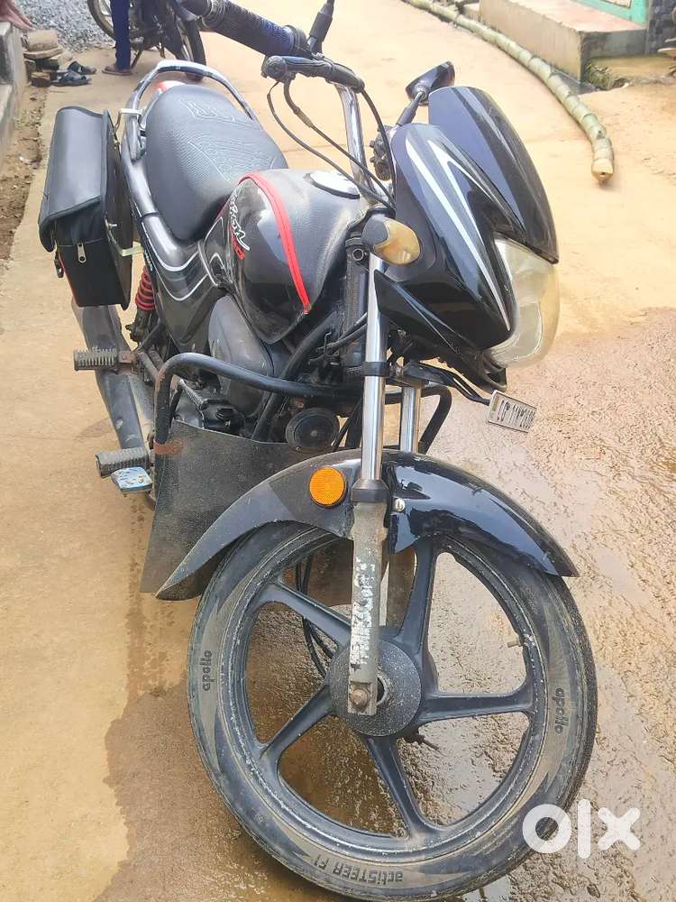 Time pass Wale dur rhe 3 bike hai es liye bech rha hu