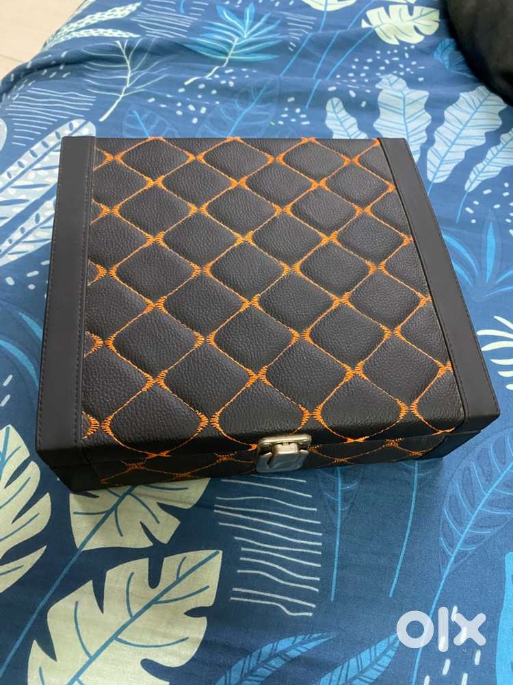 Watch organiser box