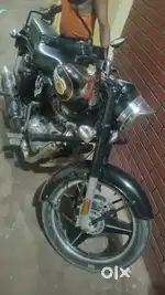 Gari me koe kmi nhi h