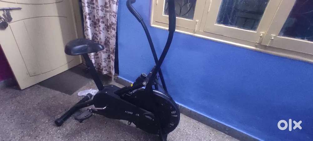 Air Bike Exercise Cycle.