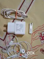 Samsung 15 word charger.tipe c headphone.8 gb 2 pis pendrive