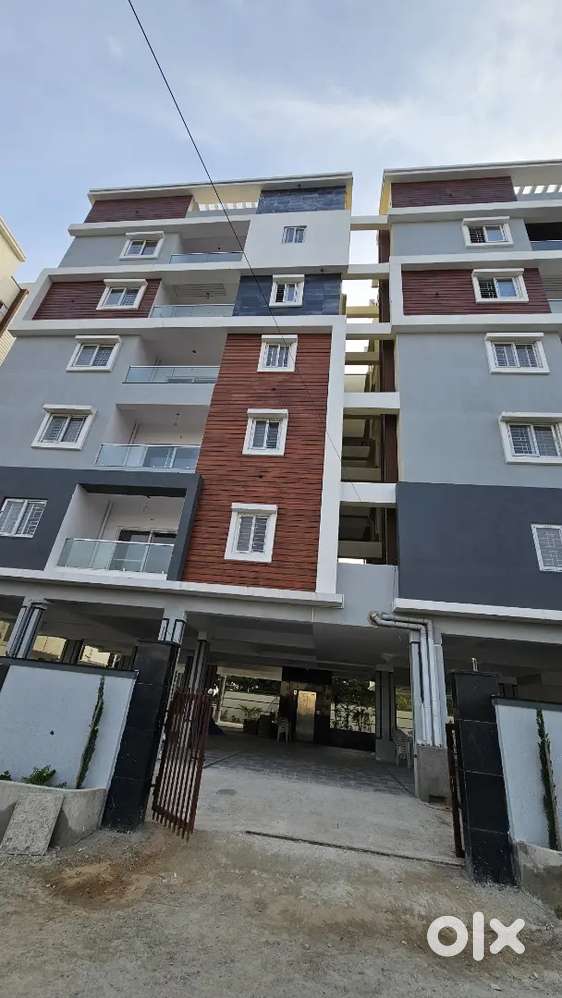 3BHK SEMI FURNISHED FLAT