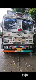Tata Lorry  10 wheels