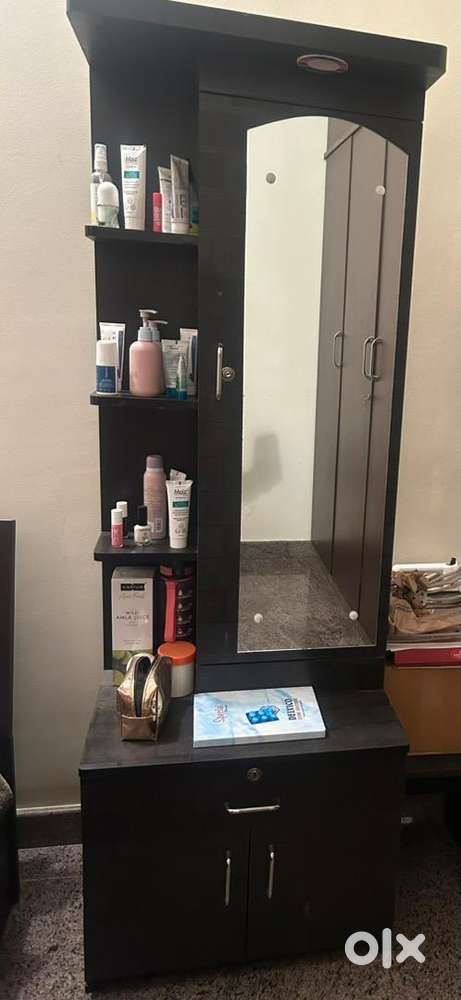 Elegant Dressing Table with Wooden Chair – Excellent Condition