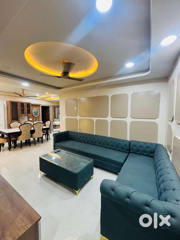 1 room available for girls