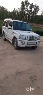 Ok gadi Sab ac bi chalu hai new battery tayar bi ok charo lekin nam