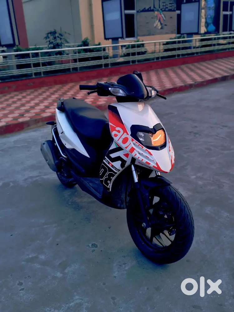 Aprila sr150