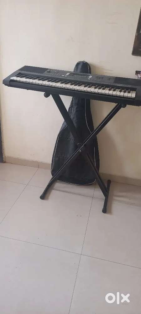 Yamaha PSR E343 keyboard with stand