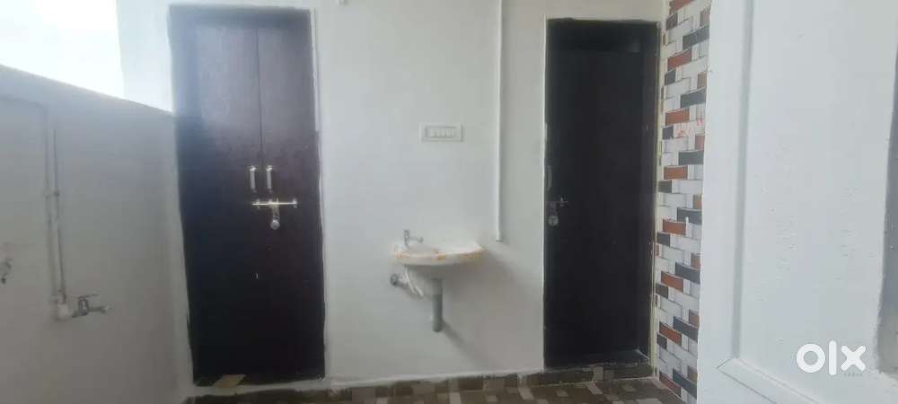 सर्व सोयीयुक्त 1BHK घर भाड्याने देणे आहे. (लहान फॅमिली)