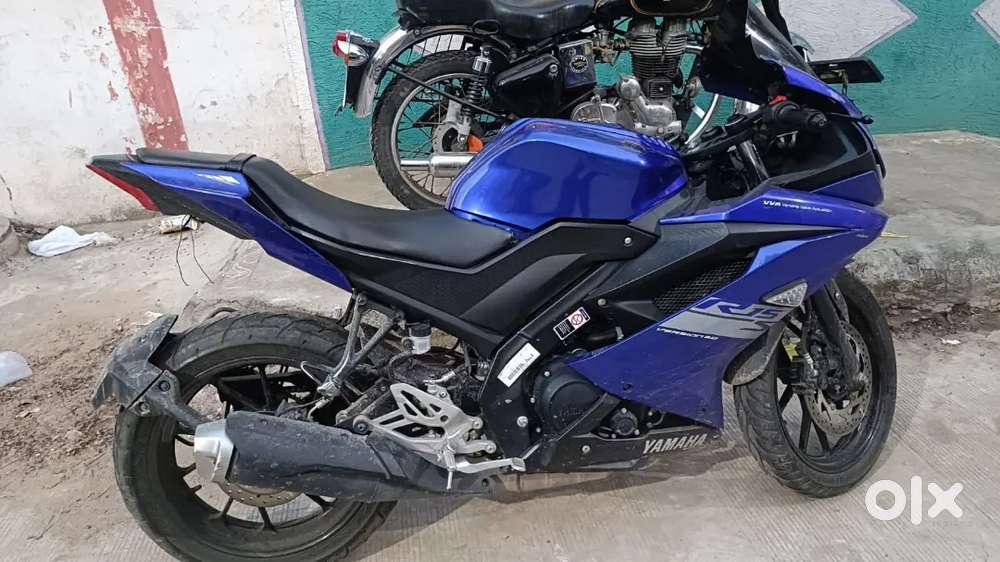 Yamaha r15 v3 (blue colour)