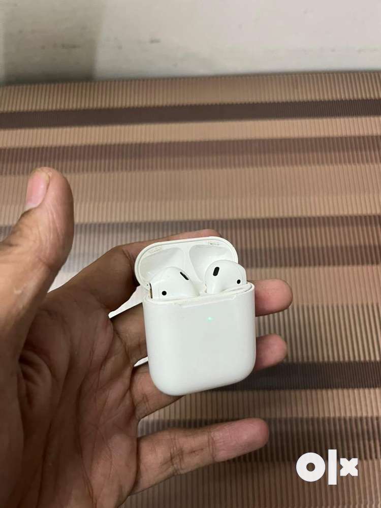 Apple airpods 2 with wireless case