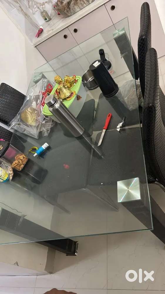 Dining Table 6 Seater Glass Top Good Condition