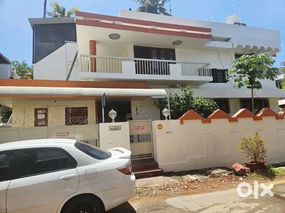 3000Sqft Big House For Sale near S.K Hospital...