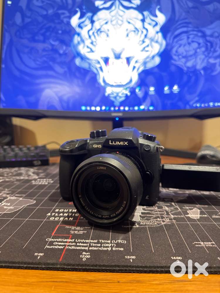 Panasonic Lumix GH5 + 12-60mm Lens  Mint Condition  1909 Shots