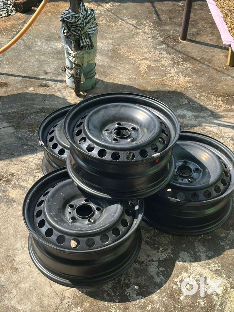 Mahindra alloy wheel 17 inch