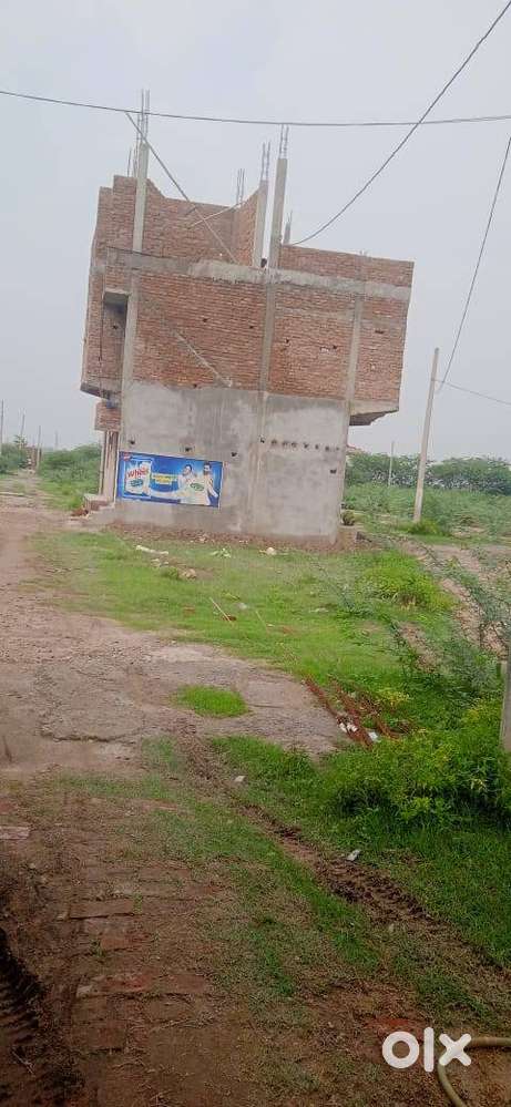 120 GAJ PLOT LUCKNOW KANPUR ROAD SE AVON DHABE KE SAMNE 2.2 KM PAR