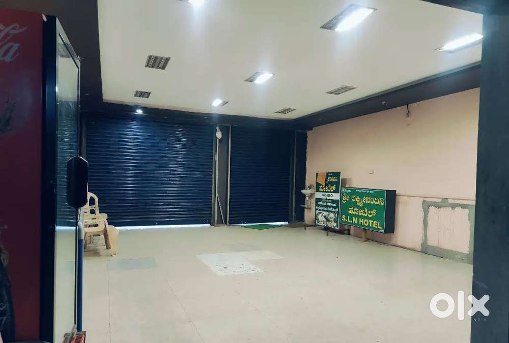 2300sq ft  Sute fr Hardwear veg r nonveg Hotel  cafe party haal