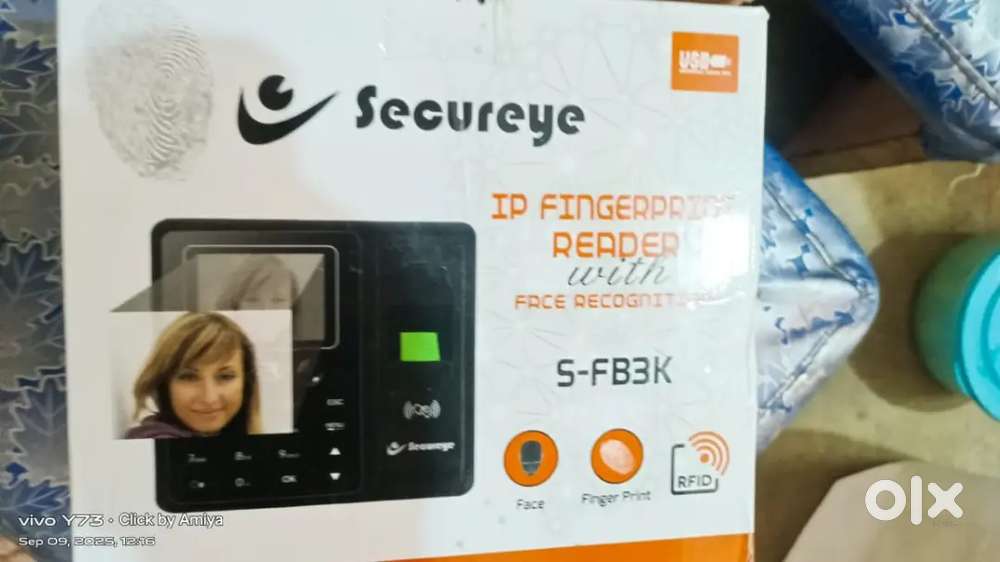 Face and finger print attendance machine