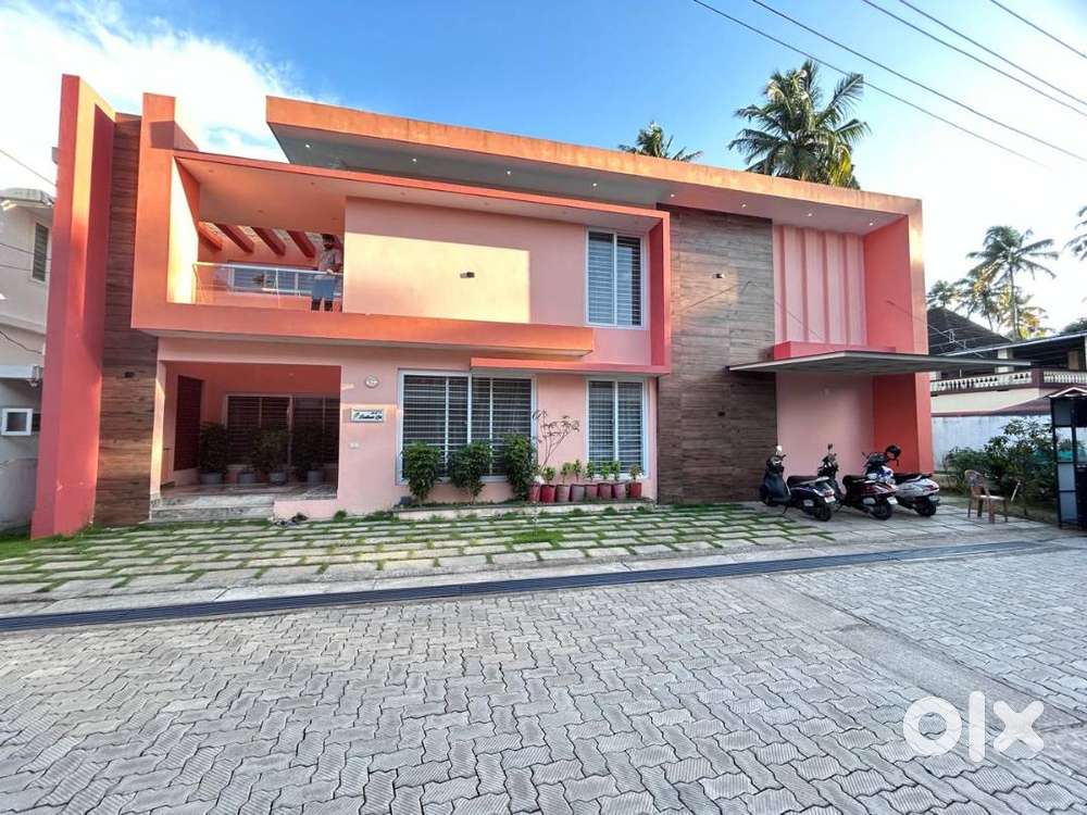 Fully Furnished 2900SqFt villa/ 6.4cent/4 bhk/ 1.3Cr Amala Thrissur