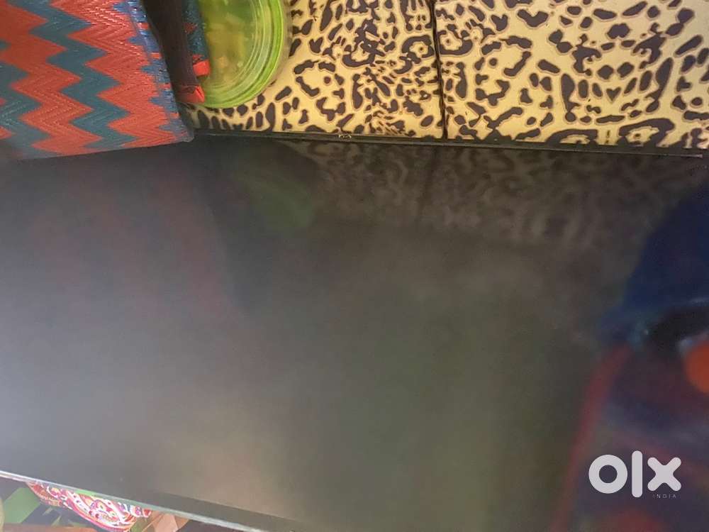 Smart Tv 43 inches & showcase tv stand