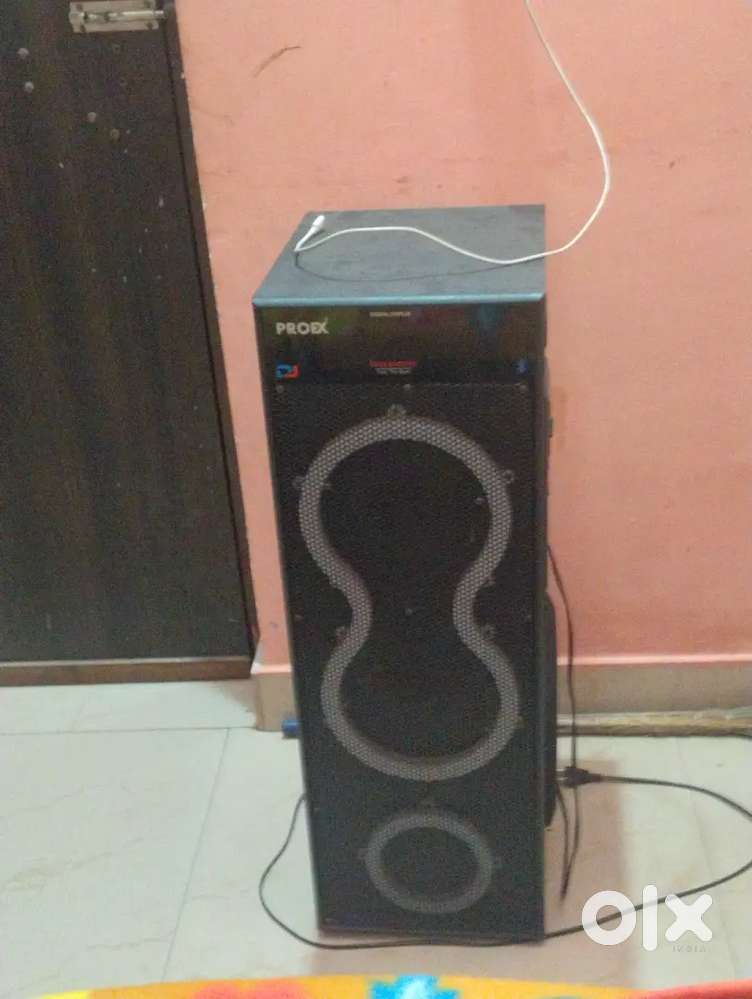 Tower speaker with good woad quality and with iron net in front