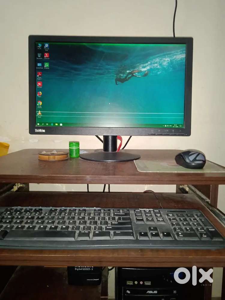 ASUS Desktop Computer with Table