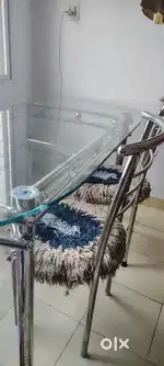 Pure steel+glass dining table 6 steel chair k sath koi damage nahi