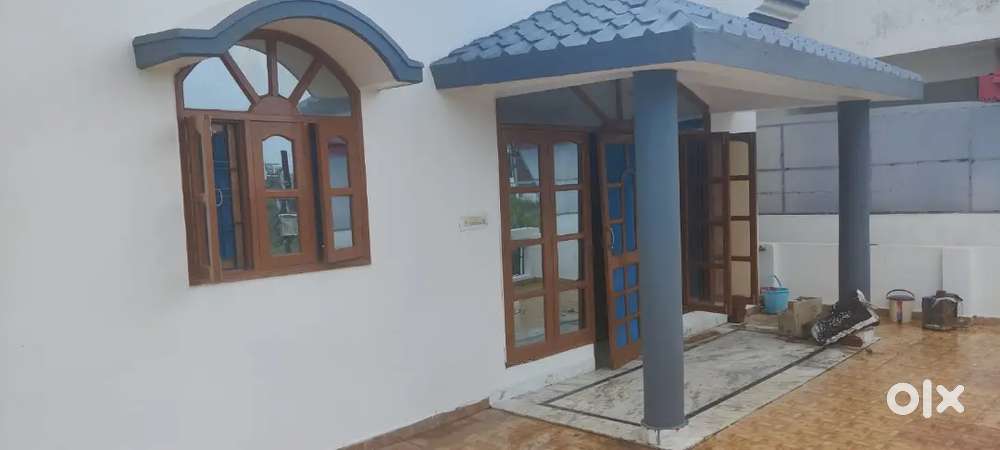 2bhk fully independent & furnished for rent near graphic Era universit