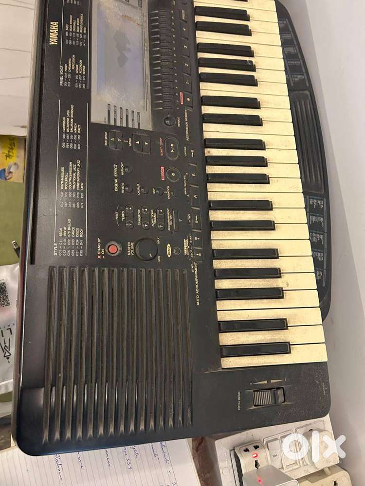 Yamaha PSR 630 Keyboard with stand