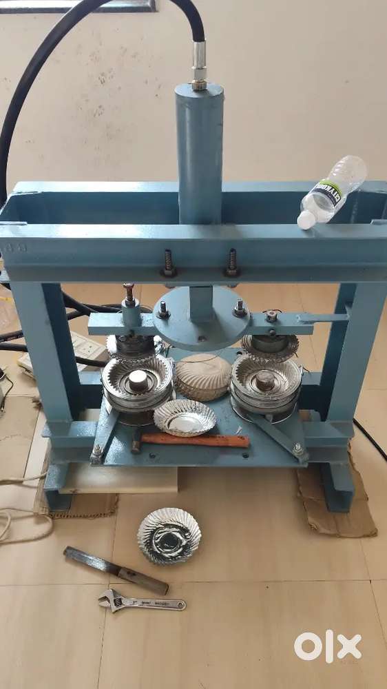 Paper plate machine