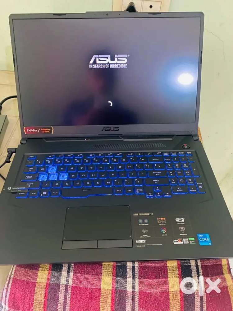 ASUS F17 new condition laptop