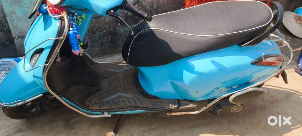 Less driven Chetak 2901 blue elctric scooter for sale
