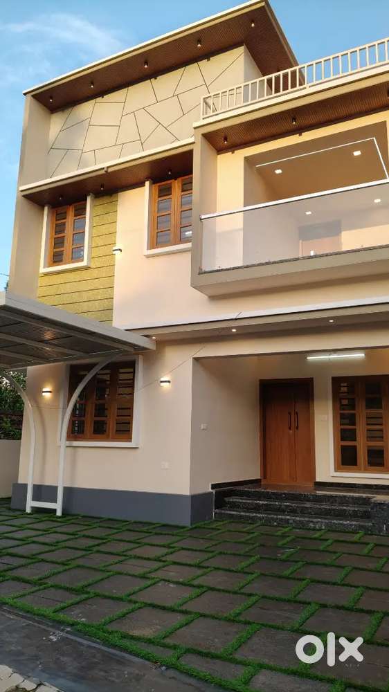 Kakkanad Infopark Pukkaattupady 4bhk villa 4.500 cent