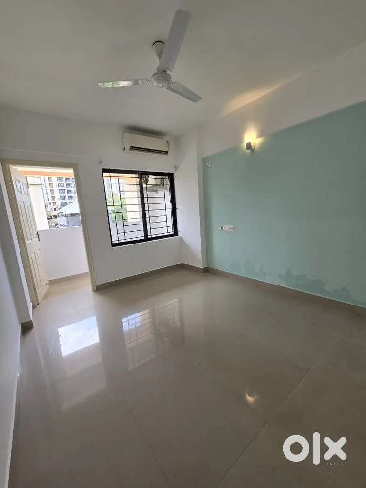 Family/Bachelors 3Bhk Flat For Rent At Kakkanad Seaport Airport road