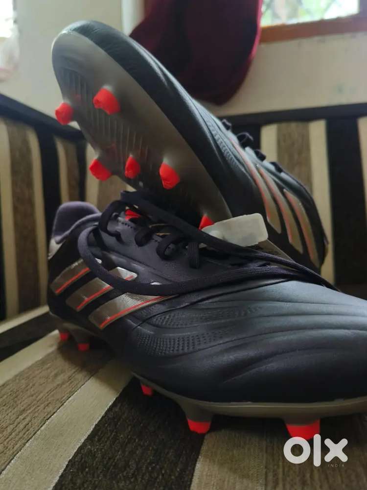 Football shoes 9uk