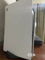 PS 5 console ( 825GB/TB )