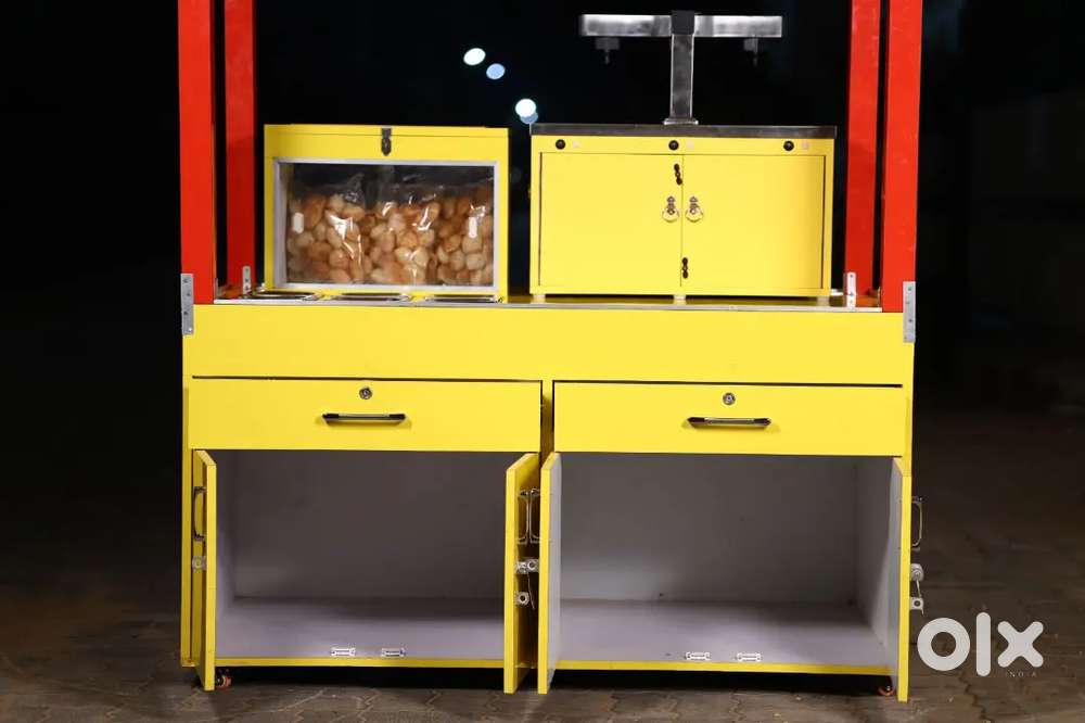 Panipuri stall worker