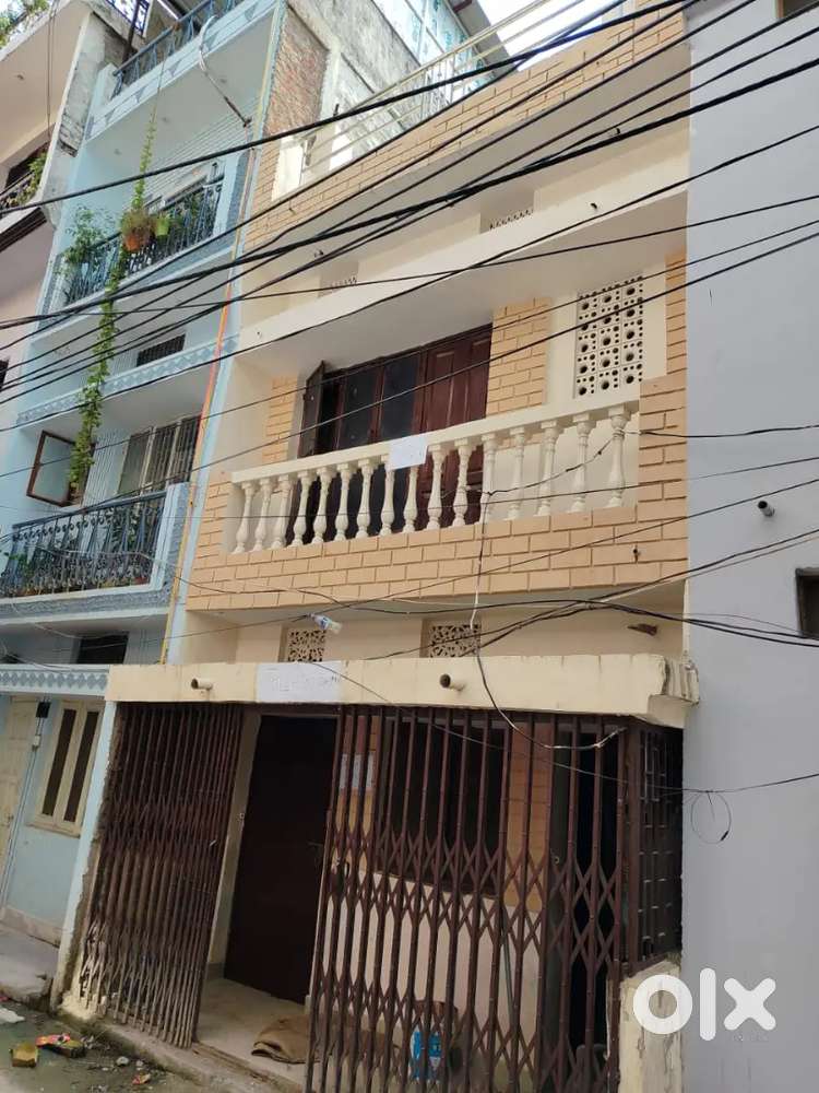 Location  sector A aliganj ES 1/257