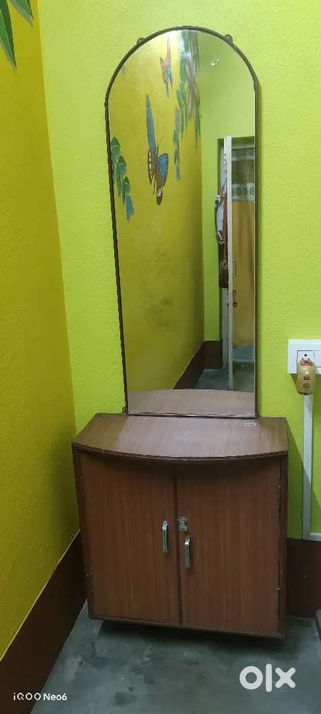 Dressing table