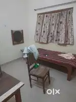 Room Dena Hai student ke liye