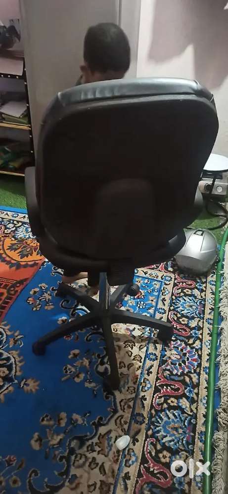 Hydraulic chair
